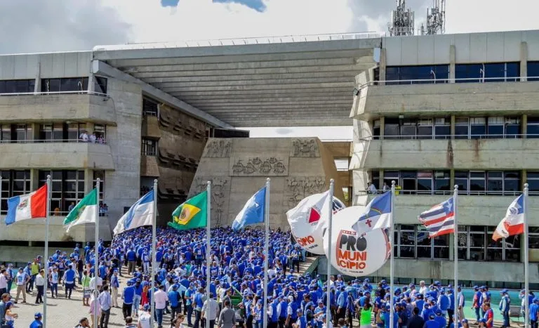 Prefeitos querem ficar por mais dois anos no poder