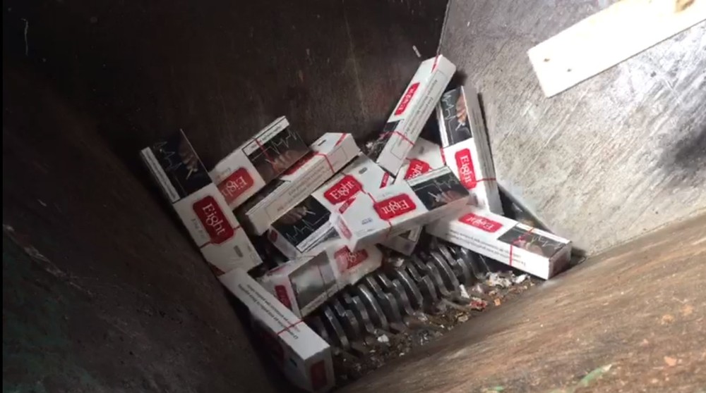 Receita Federal de Montes Claros tritura dez toneladas de cigarros contrabandeados do Paraguai