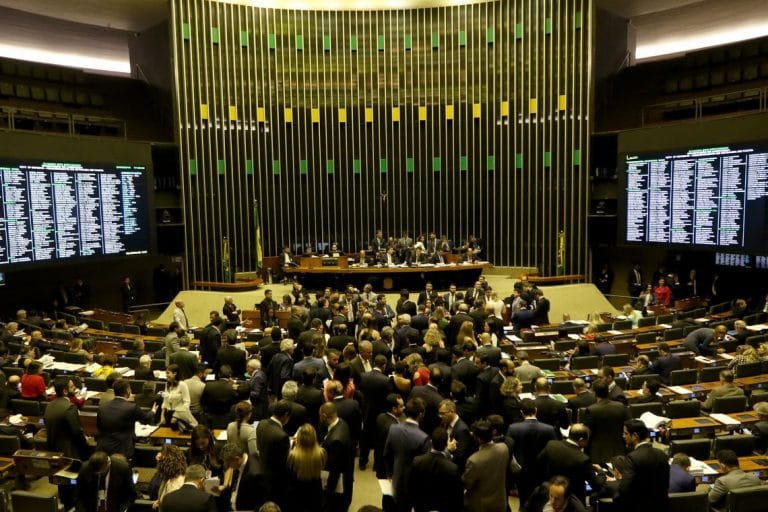 Câmara instala hoje comissão para analisar aposentadoria de militares