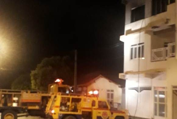 Brigada de Incêndio controla fogo em apartamento na madrugada deste domingo em Guanambi