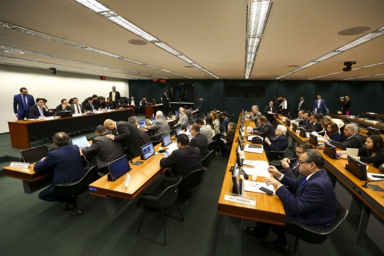 Comissão aprova texto-base da reforma da Previdência