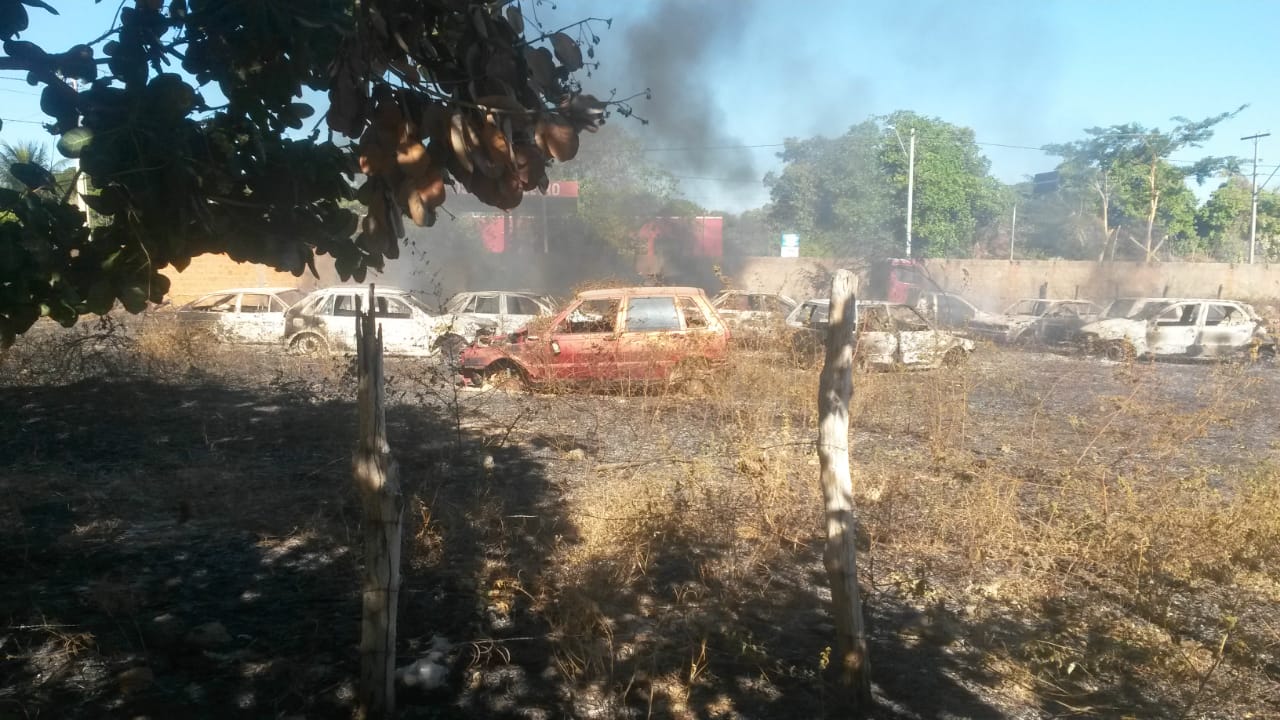 Incêndio na garagem da Prefeitura de Carinhanha destrói veículos apreendidos