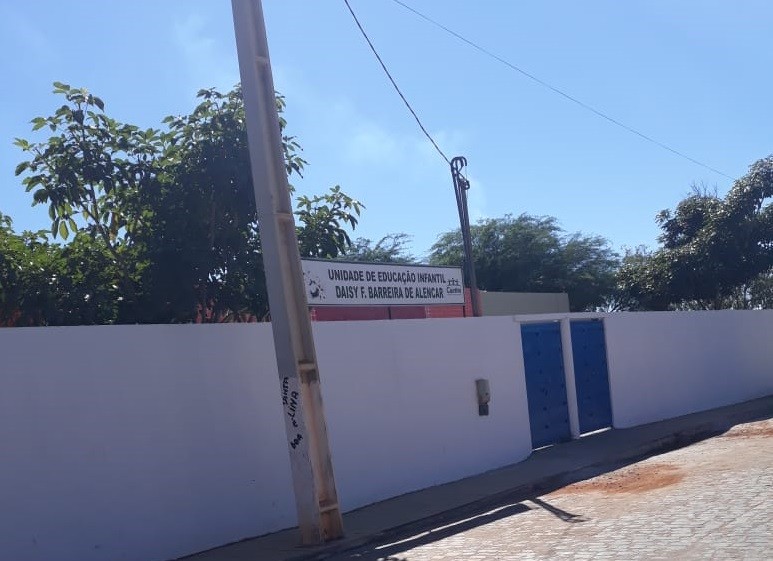 Escola municipal recém inaugurada está interditada desde o ano passado em Caetité