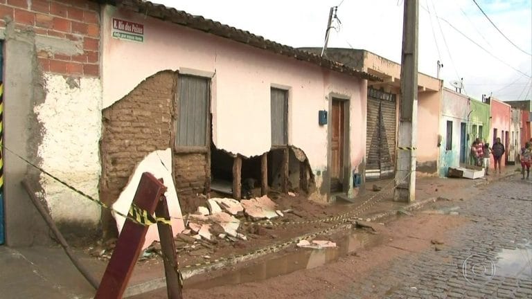 Casas atingidas por rompimento de barragem serão demolidas, diz Rui Costa