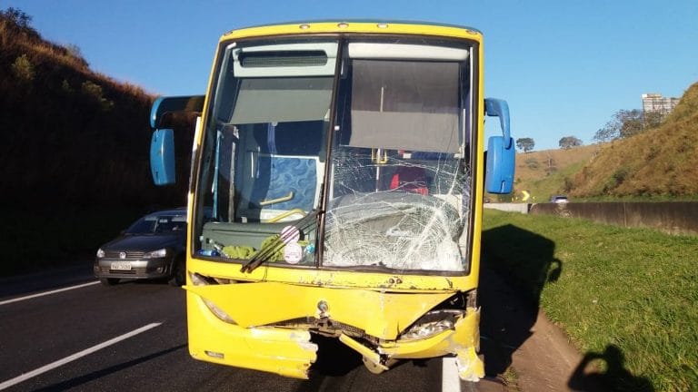 Acidente com ônibus de Caculé deixa dois mortos na Fernão Dias, em MG