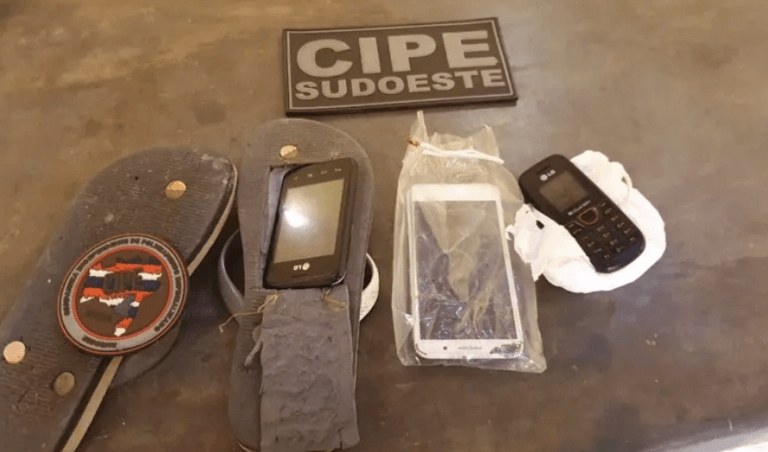 Polícia encontra celular escondido em sola de sandália na cadeia de Palmas de Monte Alto