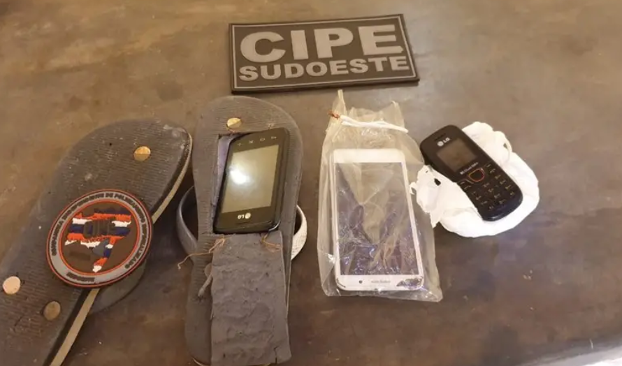 Polícia encontra celular escondido em sola de sandália na cadeia de Palmas de Monte Alto