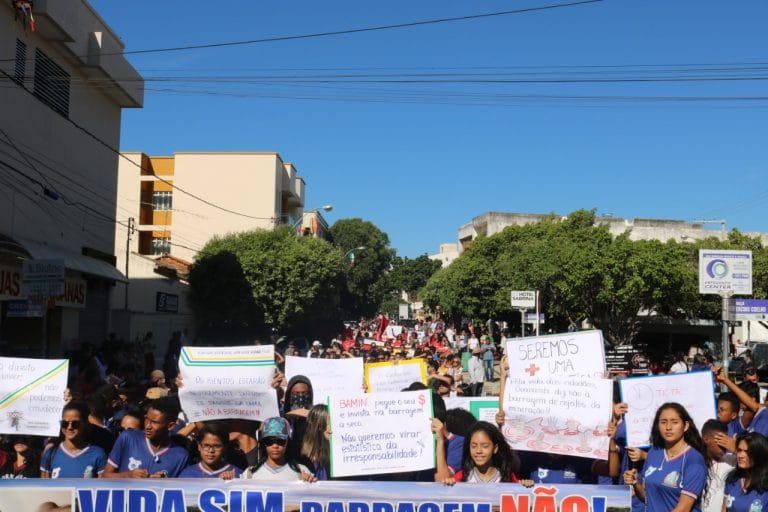 Movimento recolheu 15 mil assinaturas contra a construção de barragem de rejeitos