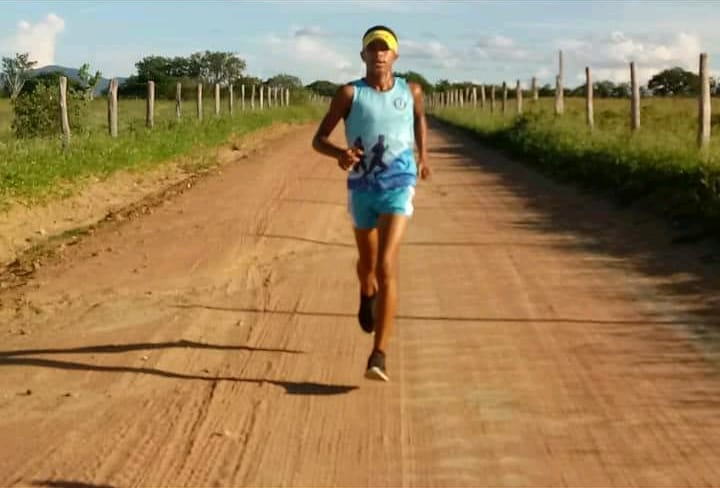Atleta do Projeto Pé de Vento vem se tornando uma das promessas do atletismo