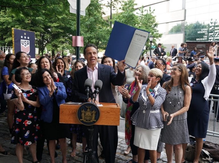 Estado de Nova York proíbe desigualdade salarial entre homens e mulheres com a mesma função