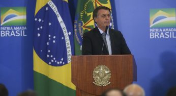 Bolsonaro diz que jornalista não precisa se preocupar com deportação