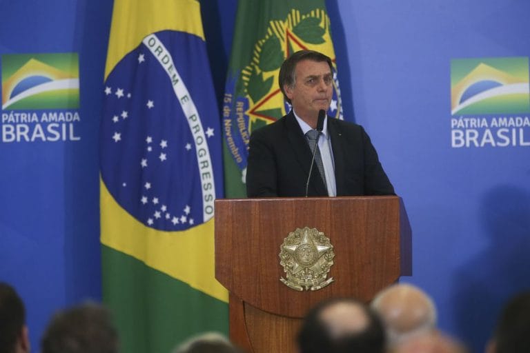 Bolsonaro diz que jornalista não precisa se preocupar com deportação