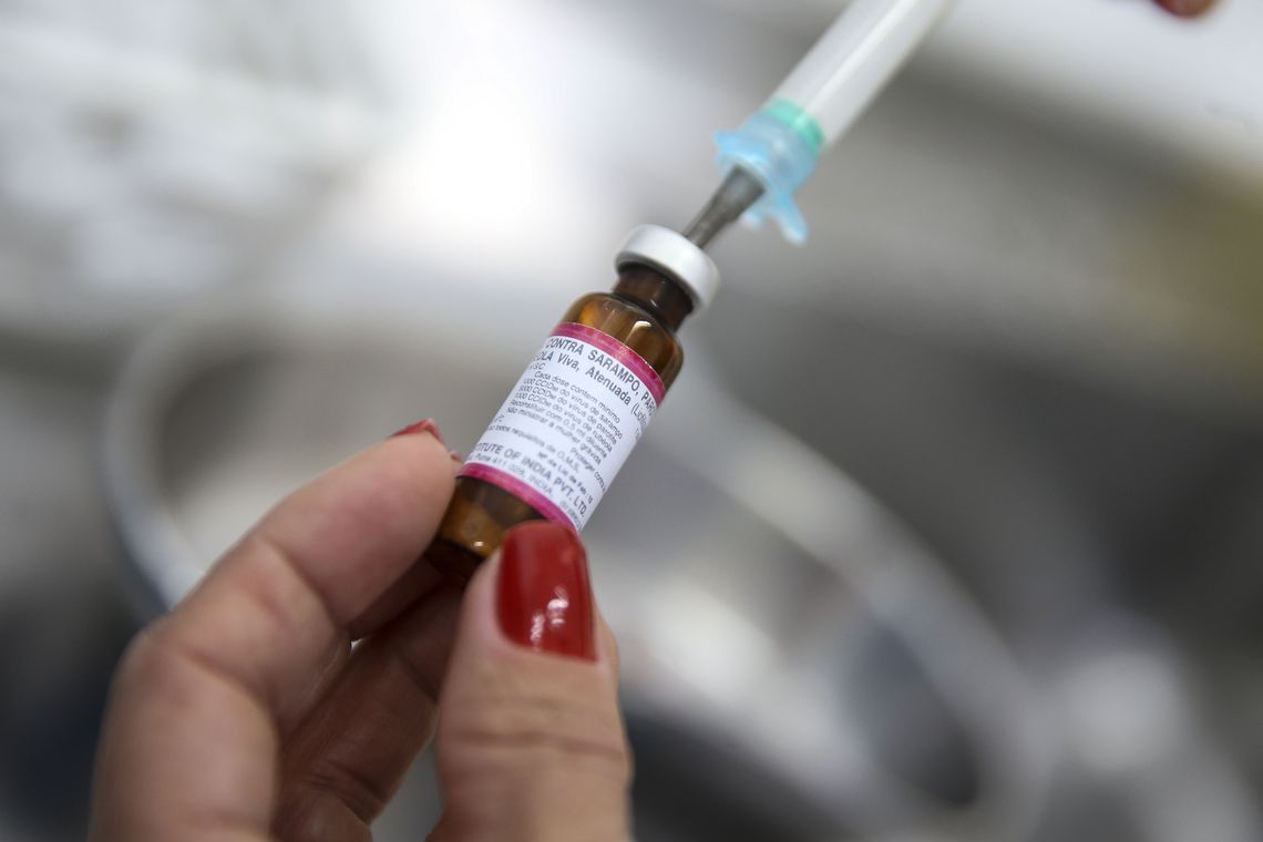 Baianos com viagem para São Paulo devem se vacinar contra sarampo, alerta Sesab