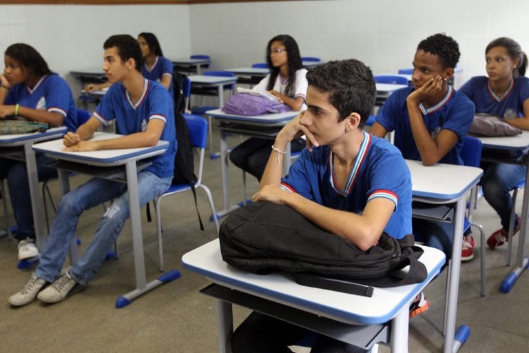 Estudantes da rede estadual voltam às aulas após recesso