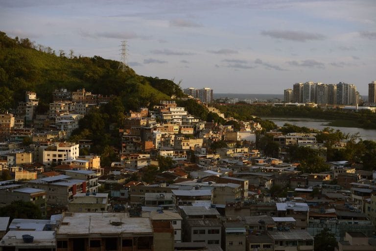 MP cumpre mandado de prisão por exploração ilegal de imóveis no Rio