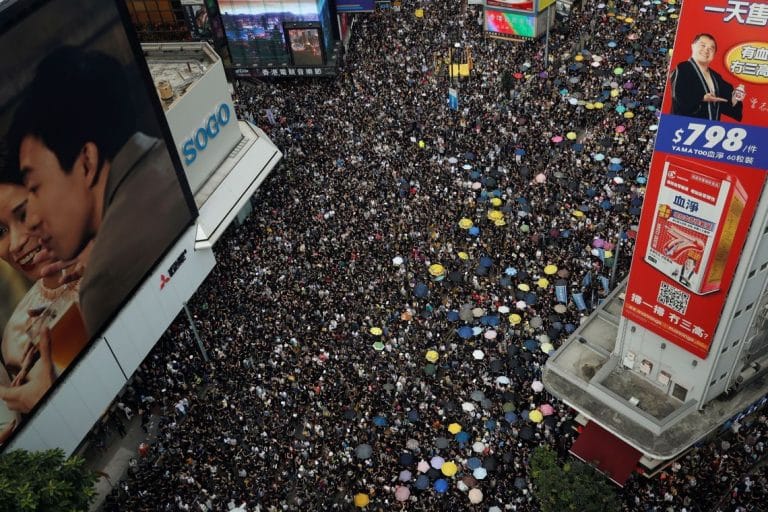 Novos protestos tomam as ruas de Hong Kong