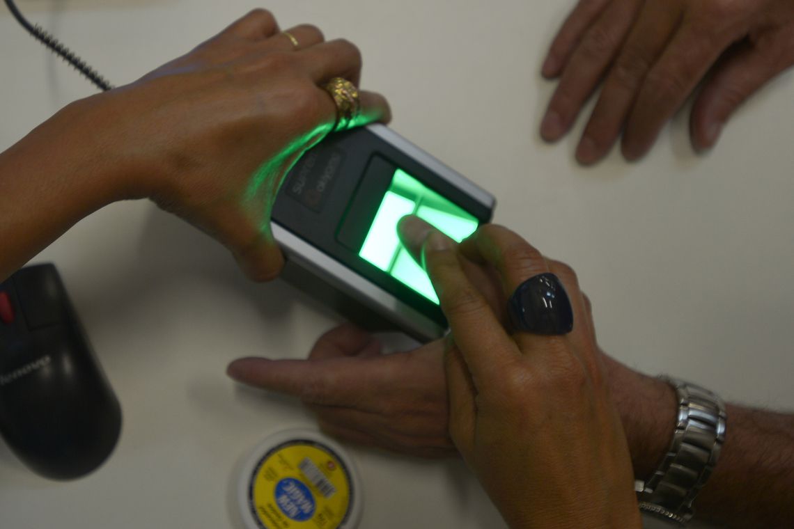 Eleitores de 242 municípios baianos têm até 18 de fevereiro para fazer recadastramento biométrico
