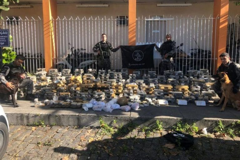 Operação apreende 2,5 t de drogas e prende 16 pessoas no Rio