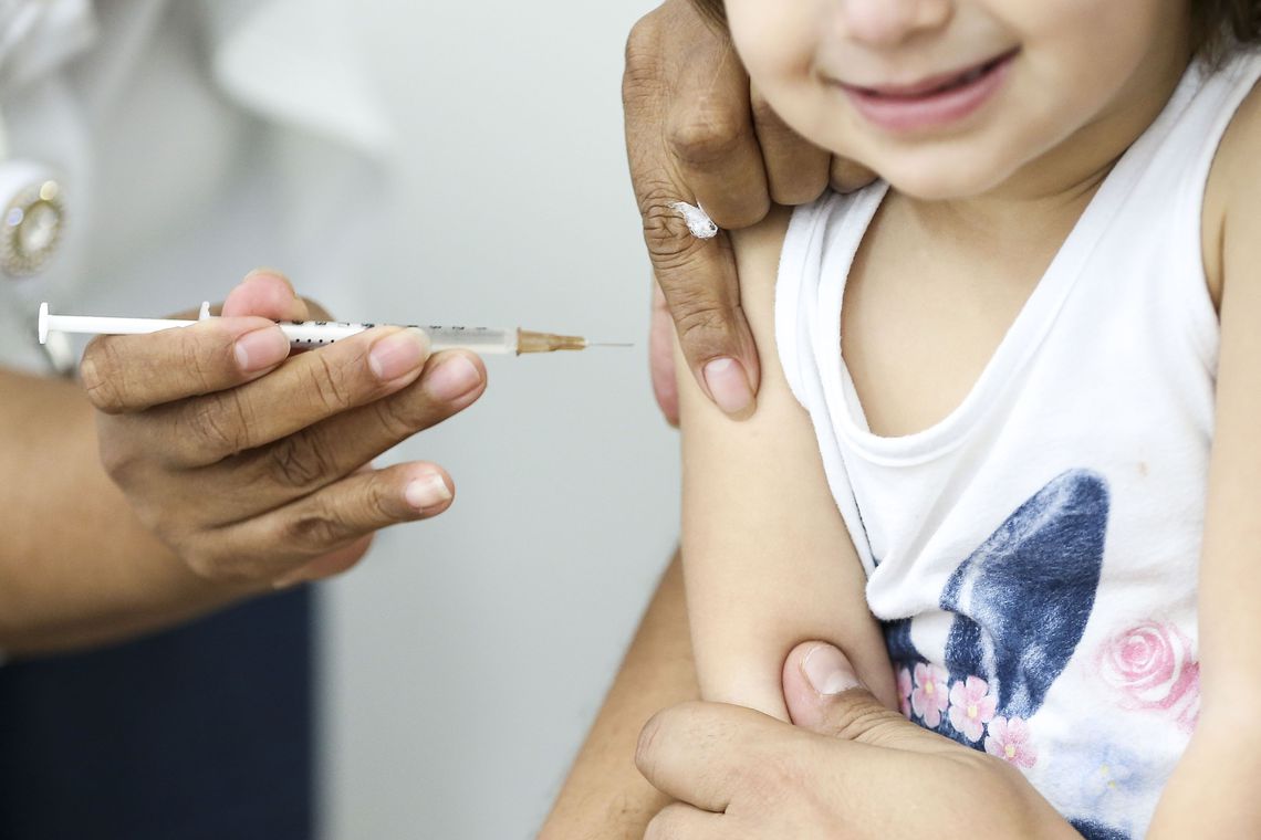 São Paulo começa campanha de vacinação contra sarampo nas escolas