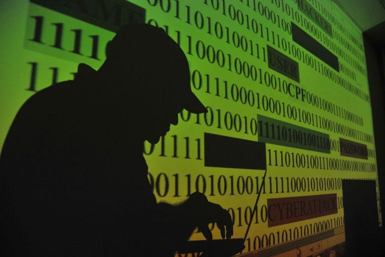 Juiz prorroga prisão de acusados de hackear celulares de autoridades