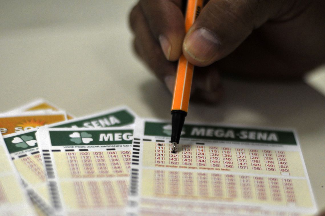 Mega-Sena acumula e vai pagar R$ 5 milhões no sábado