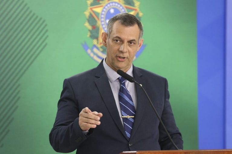 Governo quer autonomia para gerir doações para Amazônia