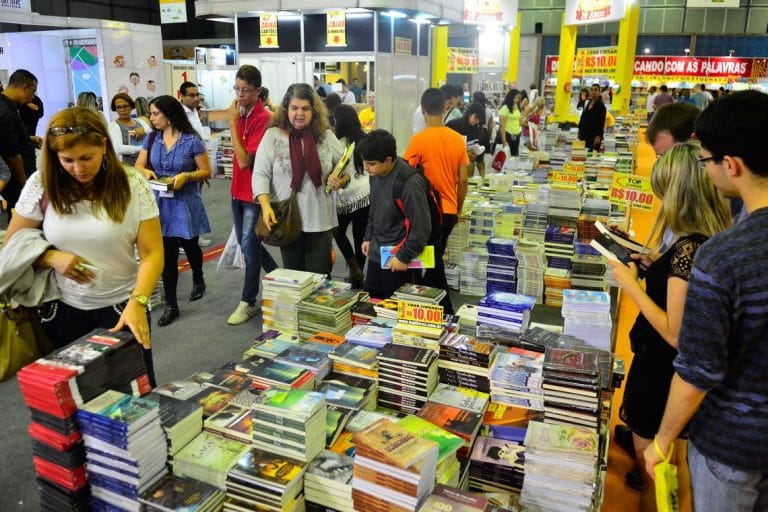 Bienal do Livro ajudará professores a formar novos leitores