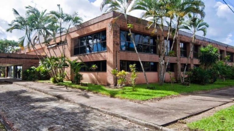 UFSB corta ar condicionado e compra de itens de limpeza