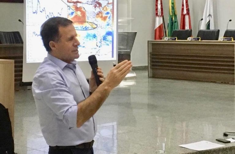 Paulo Etchichury recebe título de cidadão guanambiense e diz que “ano deve ser melhor de chuva”