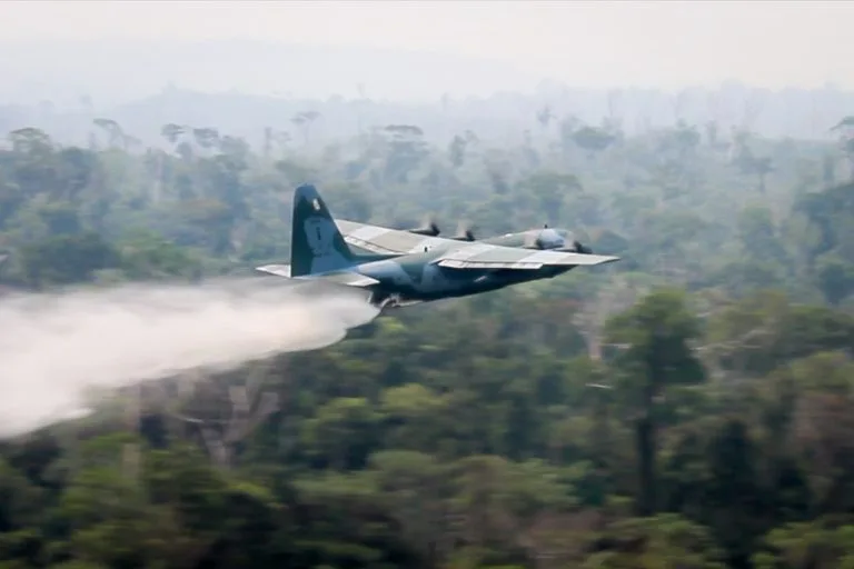 Israel enviará avião para ajudar no combate aos incêndios na Amazônia