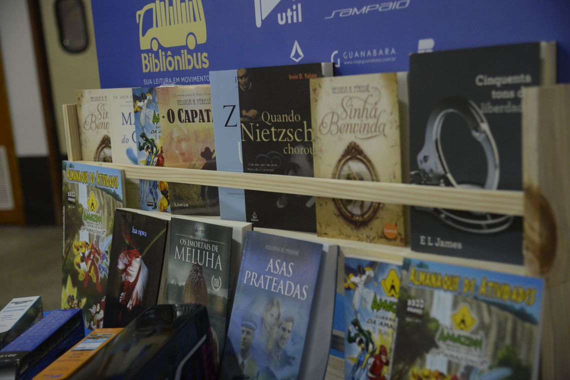 Rodoviárias do país terão bibliotecas com empréstimo grátis de livros