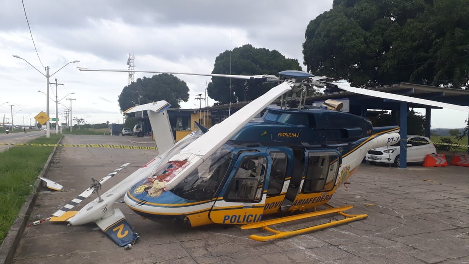 Helicóptero da PRF se acidenta durante pouso em Eunápolis