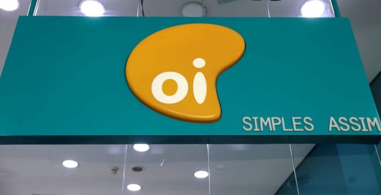 Oi negocia venda de segmento móvel para TIM e Telefônica Brasil, dizem fontes