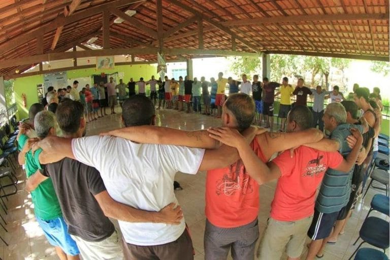 Governo quer dobrar vagas em comunidades terapêuticas
