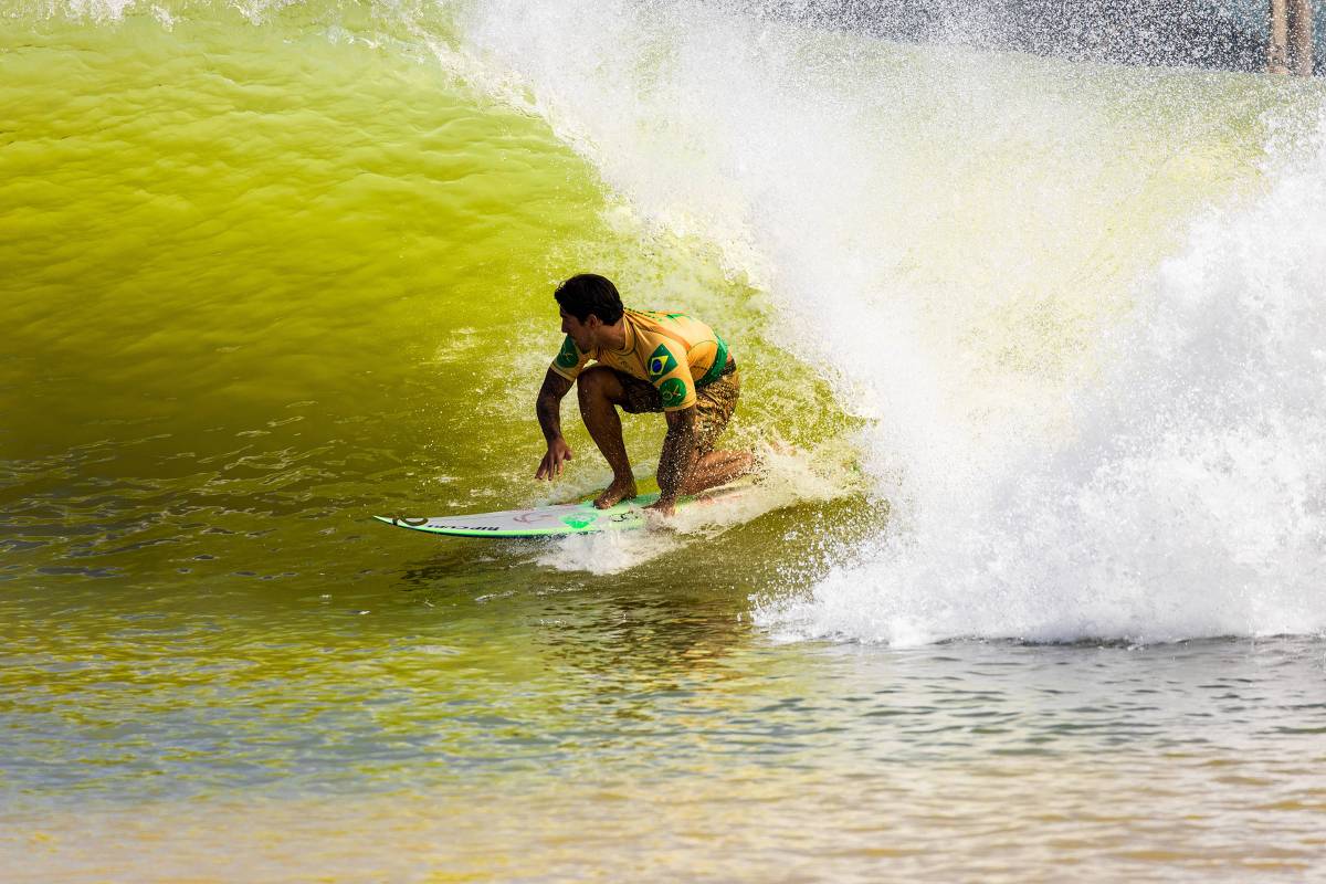 Gabriel Medina conquista mais uma etapa do Circuito Mundial de Surfe