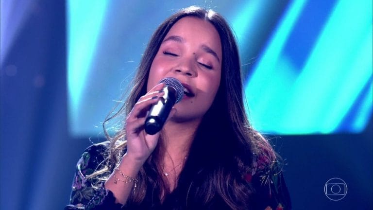 Cantora espinosense vai precisar do voto do público nesta quinta-feira para continuar no The Voice