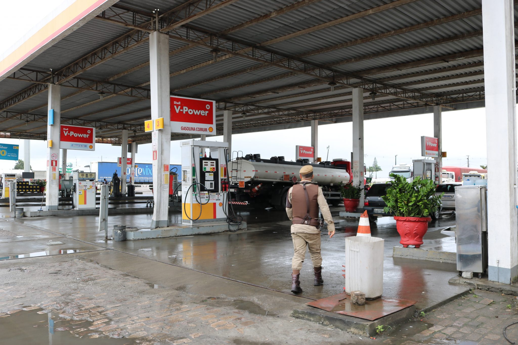 Posto é flagrado armazenando gasolina com a 79% de álcool na Bahia