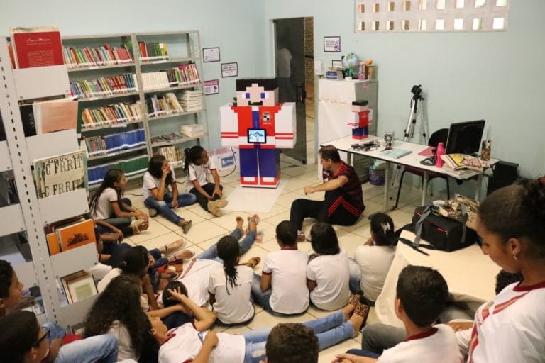 Robô desenvolvido por alunos de Caetité estará na Feira Brasileira de Iniciação Científica