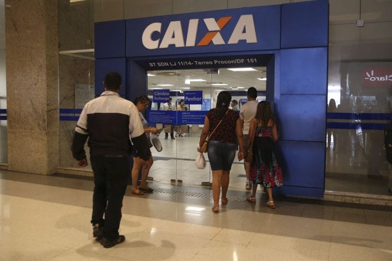Caixa credita quase R$ 5 bi para pagamento do saque imediato do FGTS