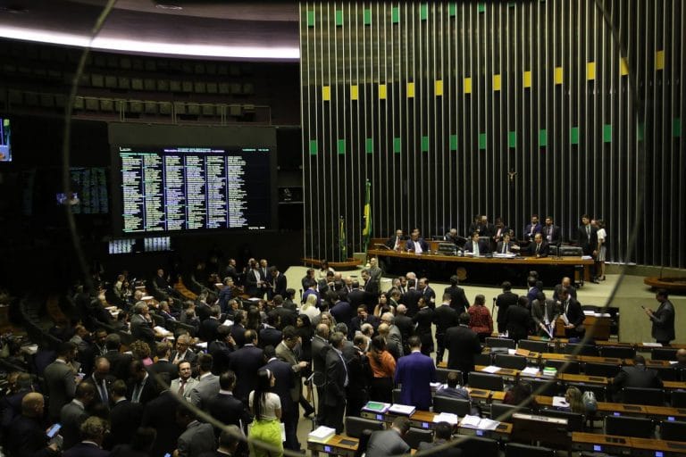 Câmara aprova MP que cria empresa de navegação aérea