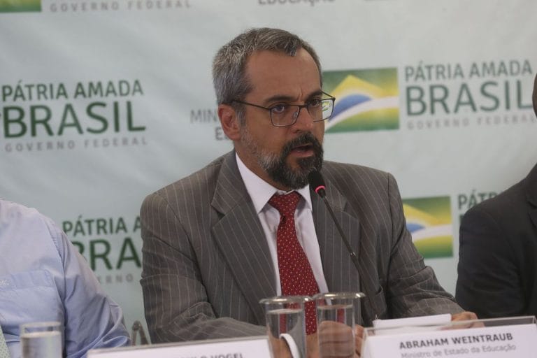 Capes vai ofertar 3,1 mil novas bolsas de estudo até 2020