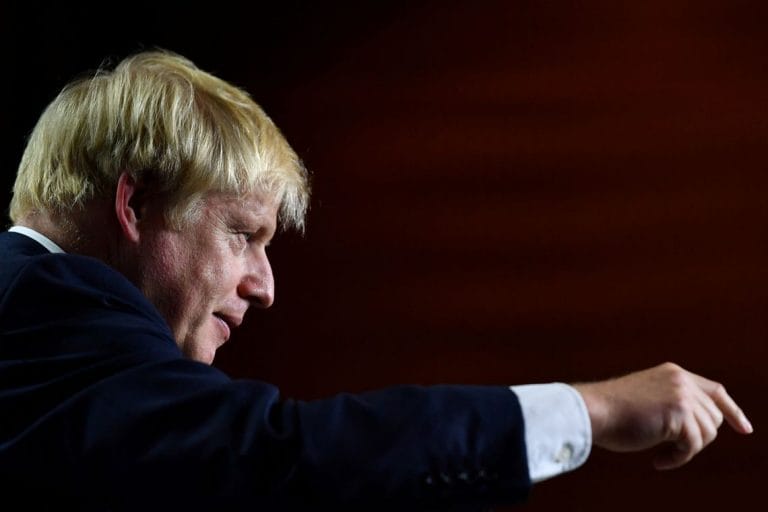 Johnson ameaça expulsar conservadores contrários a ele sobre o Brexit