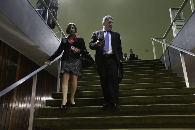 Justiça revoga prisão de Rosinha e Garotinho