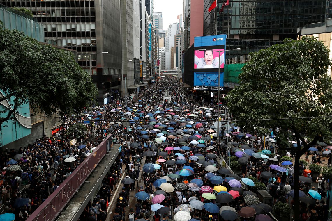 Manifestantes em Hong Kong continuam a pedir greve e boicote às aulas