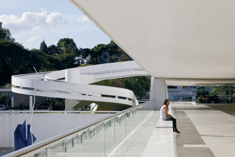 Percentual de municípios com museus e bibliotecas caiu em 4 anos