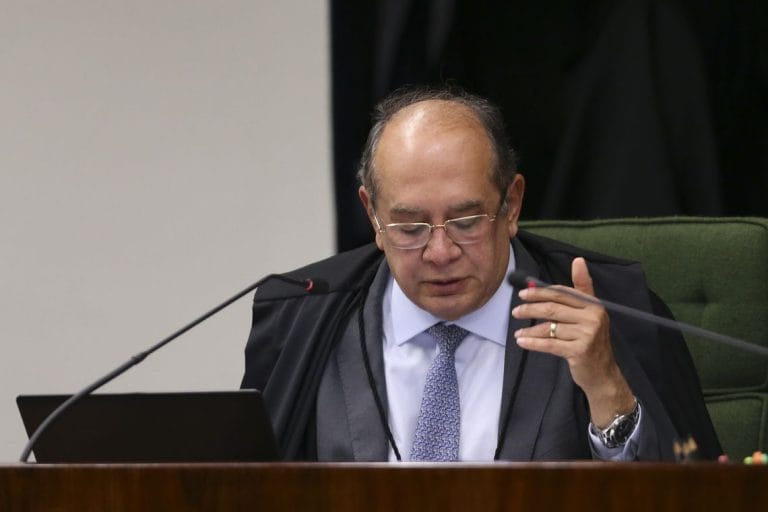 Gilmar Mendes suspende lei municipal que barrava ensino de gênero
