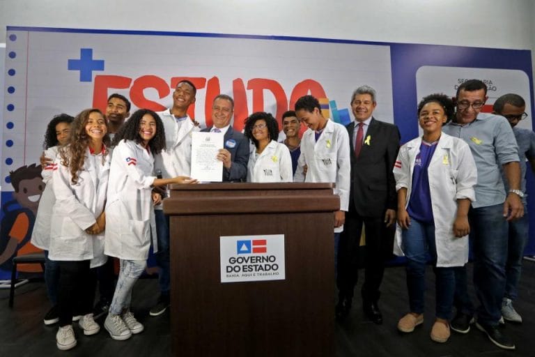 Governo lança programa de monitoria no ensino médio