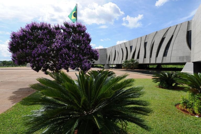 STJ vai decidir se condomínios podem proibir aluguéis por aplicativos