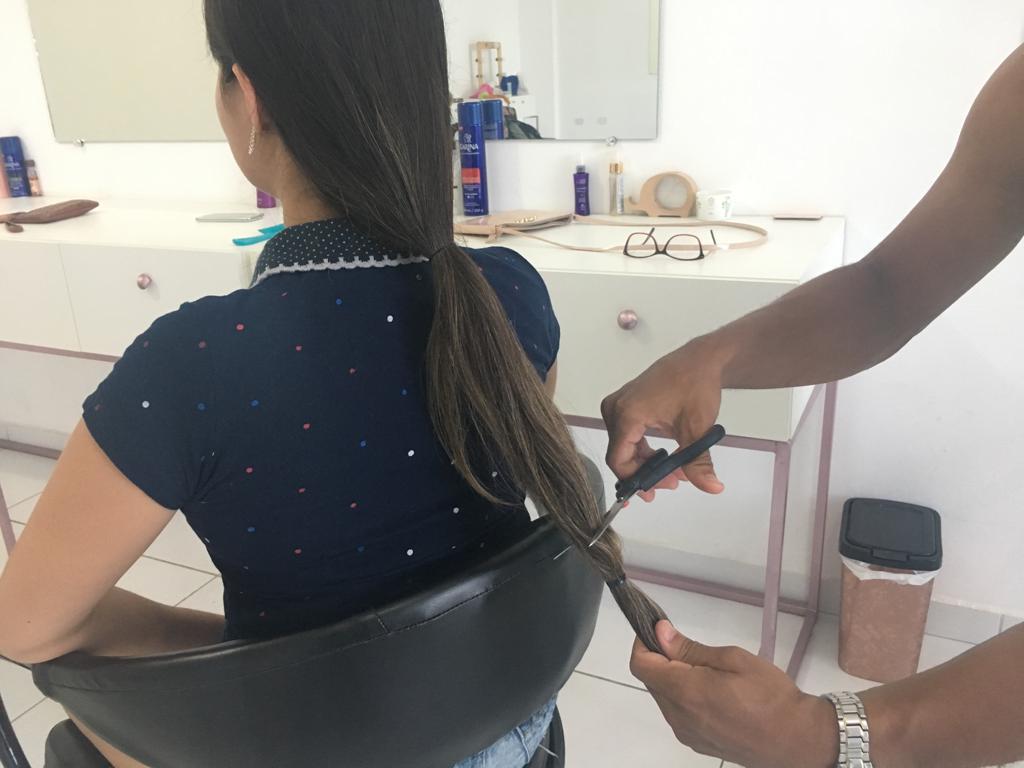 Projeto Fios de Amor arrecadou 100 mechas de cabelo e maquiagens em Guanambi e Caetité