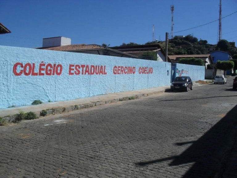 Governo do Estado cede escolas desativadas para a Prefeitura de Guanambi